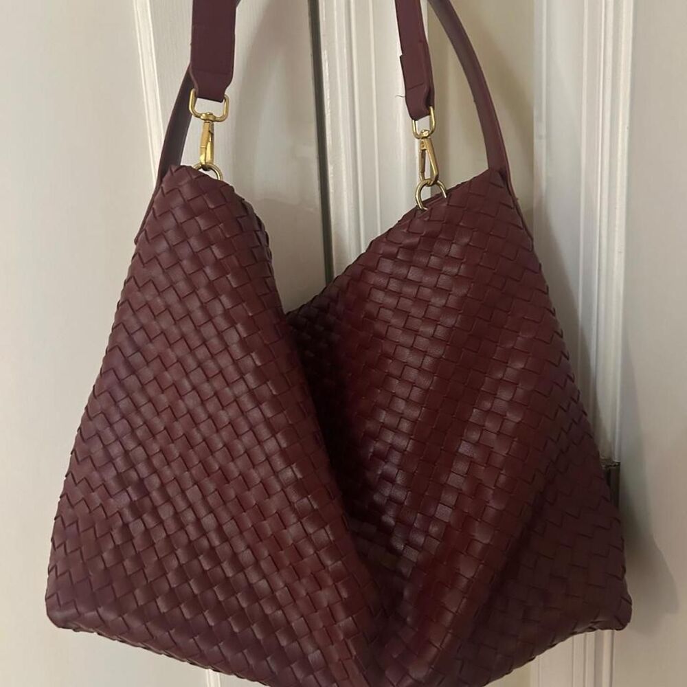 \Women's Burgundy Bag